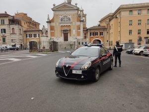ROMA — Viola la quarantena: fermato dai carabinieri esibisce patente contraffatta