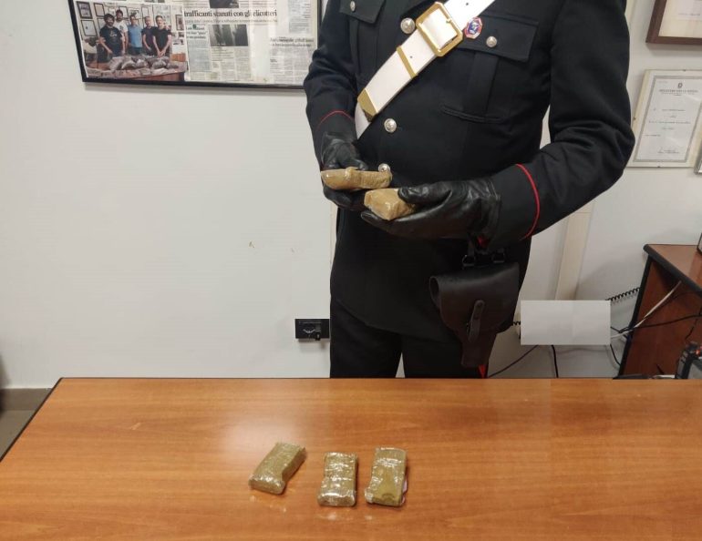 Trattavano vendita di droga: i Carabinieri hanno interrotto tutto
