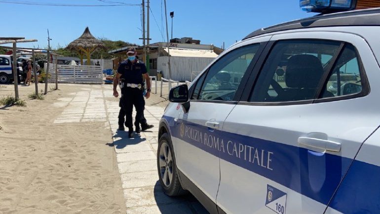 Controlli della polizia locale – ieri sera il centro, oggi il litorale