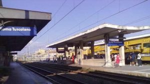 STAZIONE TUSCOLANA Paura per scontro tra treno e mezzo di servizio