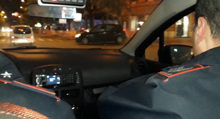 Rapina telefono alla fermata del tram. I Carabinieri riescono ad arrestarlo