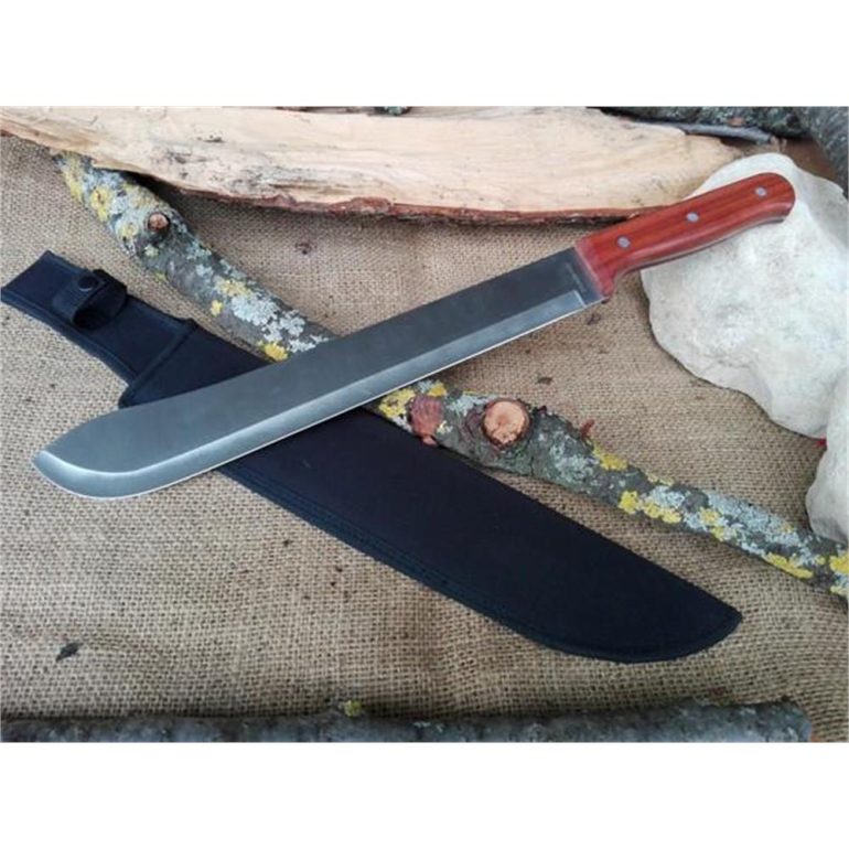 ROMA Colpisce il titolare di una birreria con un machete