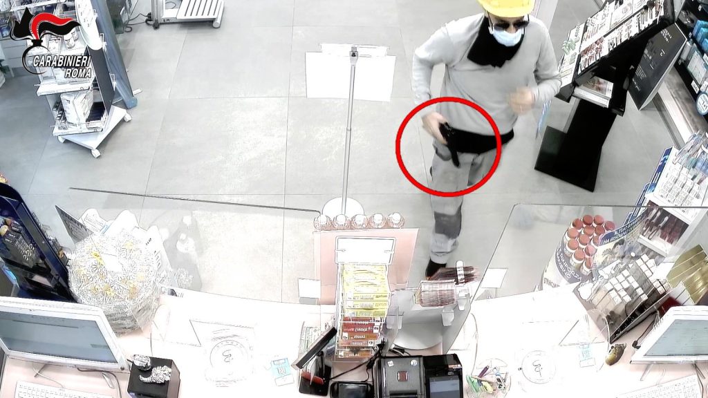 ROMA Identificato e arrestato il rapinatore della Mini rossa