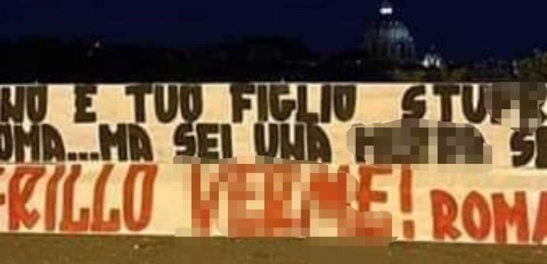 A Roma striscione contro Beppe Grillo