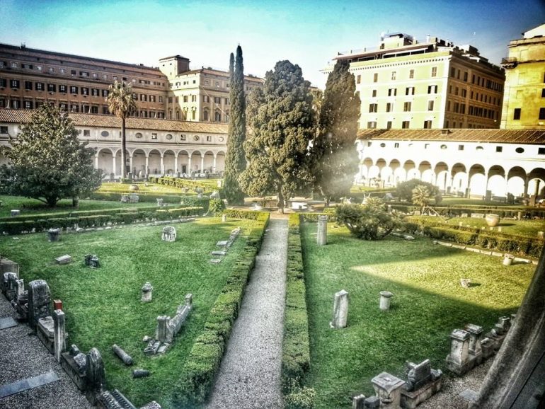 Sorpresi a bivaccare nell’area verde del Museo di Diocleziano