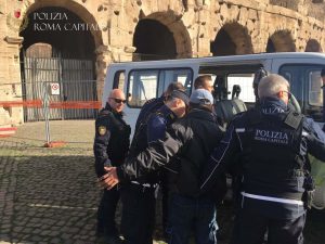Controlli straordinari della Polizia nel parco archeologico del Colosseo