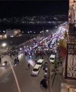 VIDEO – A Napoli scontri contro il coprifuoco imposto da De Luca