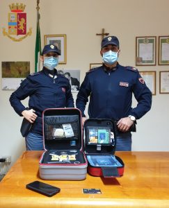 Rubavano defibrillatori nelle stazioni Atac: beccati i due ladri