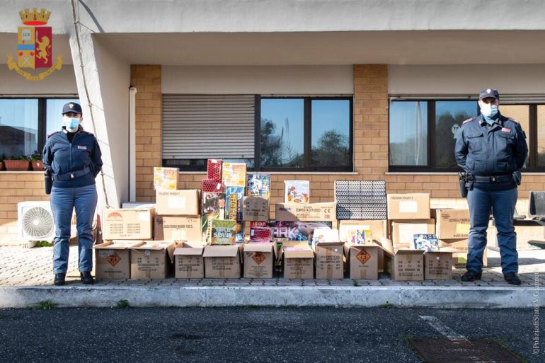 OSTIA – Sequestrati 500kg di fuochi d’artificio: erano nascosti in un garage