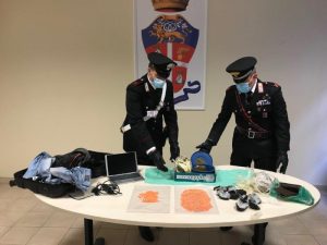 Aeroporto Fiumicino – Arrestati corrieri di Yaba: sequestrate 5.650 pasticche della pazzia