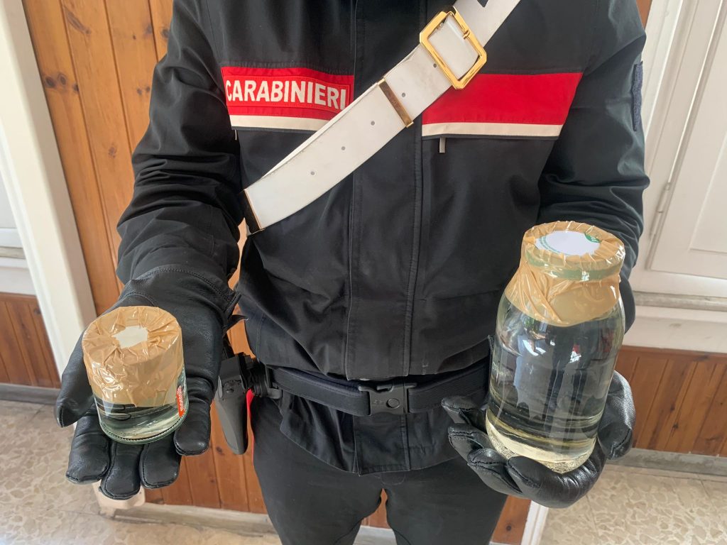 Roma, Corso Rinascimento: nascondeva droga nell’auto, fermata perchè transitava sulla corsia preferenziale