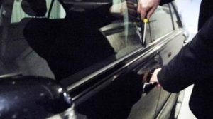 PRENESTINO – Tentano di rubare le auto con pappagallo e cacciavite rompendo i finestrini: arrestati 2 nomadi