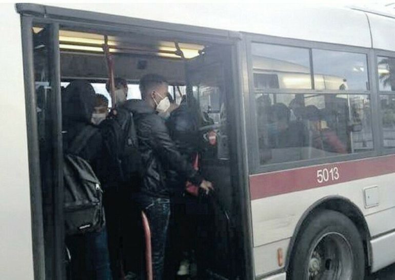 Covid su treni e autobus – Rinvenute tracce di virus su maniglie e sedili