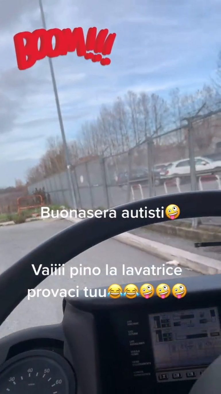 Autista Atac su Tik Tok alla guida. E l’azienda la mette alla porta