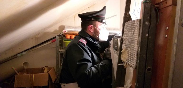 BOCCEA – donna usava l’appartamento come spaccio: trovati oltre 4kg di hashish e 19.000 euro