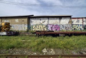 Roma Tuscolana, imbrattano muro perimetrale dello scalo Ferroviario: denunciati 5 minori