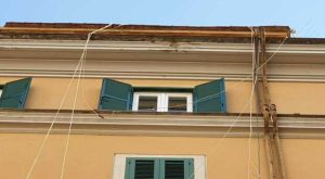 MONTI 31enne precipita dalla finestra di un B&B e muore