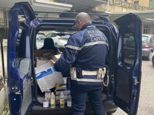 ROMA Gettano dispositivi medici, medicinali scaduti, toner e stampante nel cassonetto: denunciati