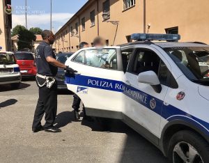 Aggredisce un agente di polizia, è successo alle Mura Aureliane