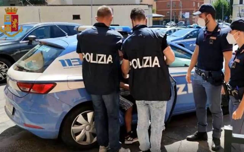 CASSIA Rapina e abusa di due donne: 31enne in manette