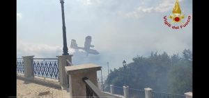 Incendio a Castel San Pietro romano. Sul posto i vigili del fuoco