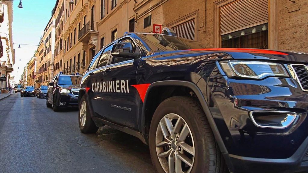 Centro storico, bambino si improvvisa poliziotto e sventa una rapina