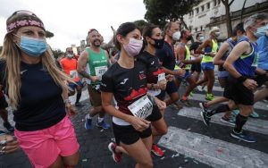 Maratona di Roma, vince il keniano Kiprono, corre anche la Raggi