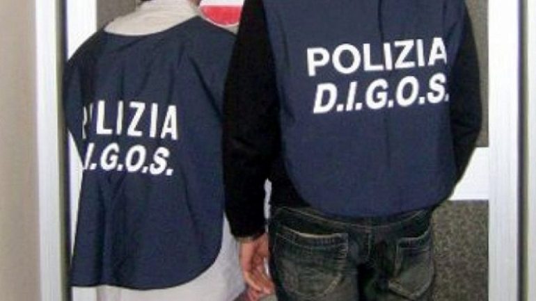 Operazione della Digos contro associazioni neonaziste: indagati e perquisizioni anche a Roma