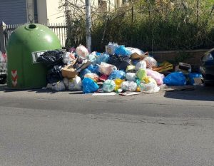 Rifiuti a Roma, il VI Municipio scende in piazza: la manifestazione