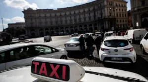 Protesta dei Tassisti Sostituti a Roma: Manifestazione in Piazza del Campidoglio