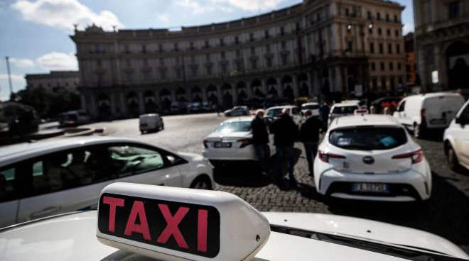 Taxi, Domani in Campidoglio nuova protesta dei sostituti alla guida