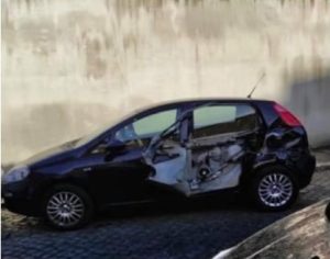 ROMA Auto parcheggiate trovate distrutte: caccia al colpevole