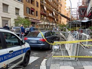 ROMA Incidente sul lavoro, operaio precipita da impalcatura. È successo al Tuscolano