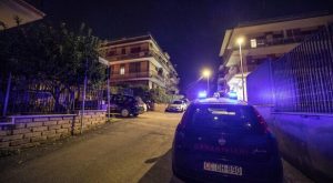 ROMA TORRE ANGELA Mobile precipita da balcone: bimbo in codice rosso