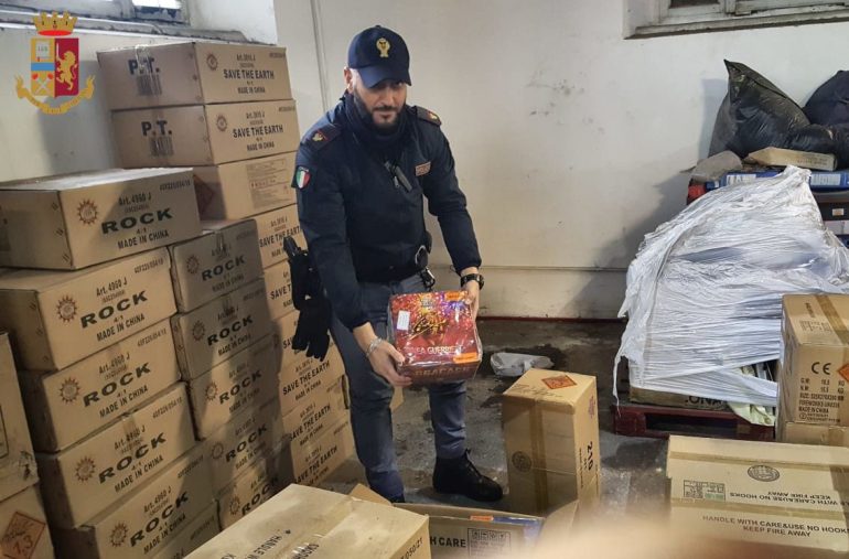 OSTIA Tonnellate di fuochi artificiali in capannone: sequestri e denunce