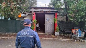 VILLAGGIO OLIMPICO – Abbattute baracche occupate da cittadini rumeni