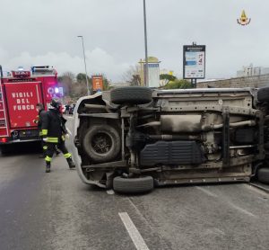 ULTIME NOTIZIE Roma – Incidente stradale sulla Collatina, grave una donna