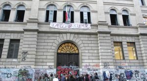 Liceo Tasso – Controsoffitto crolla e manda studentessa in ospedale