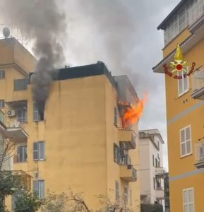 Cronaca Roma – Fiamme a Tor Sapienza. Gesto eroico dei Vigili del Fuoco