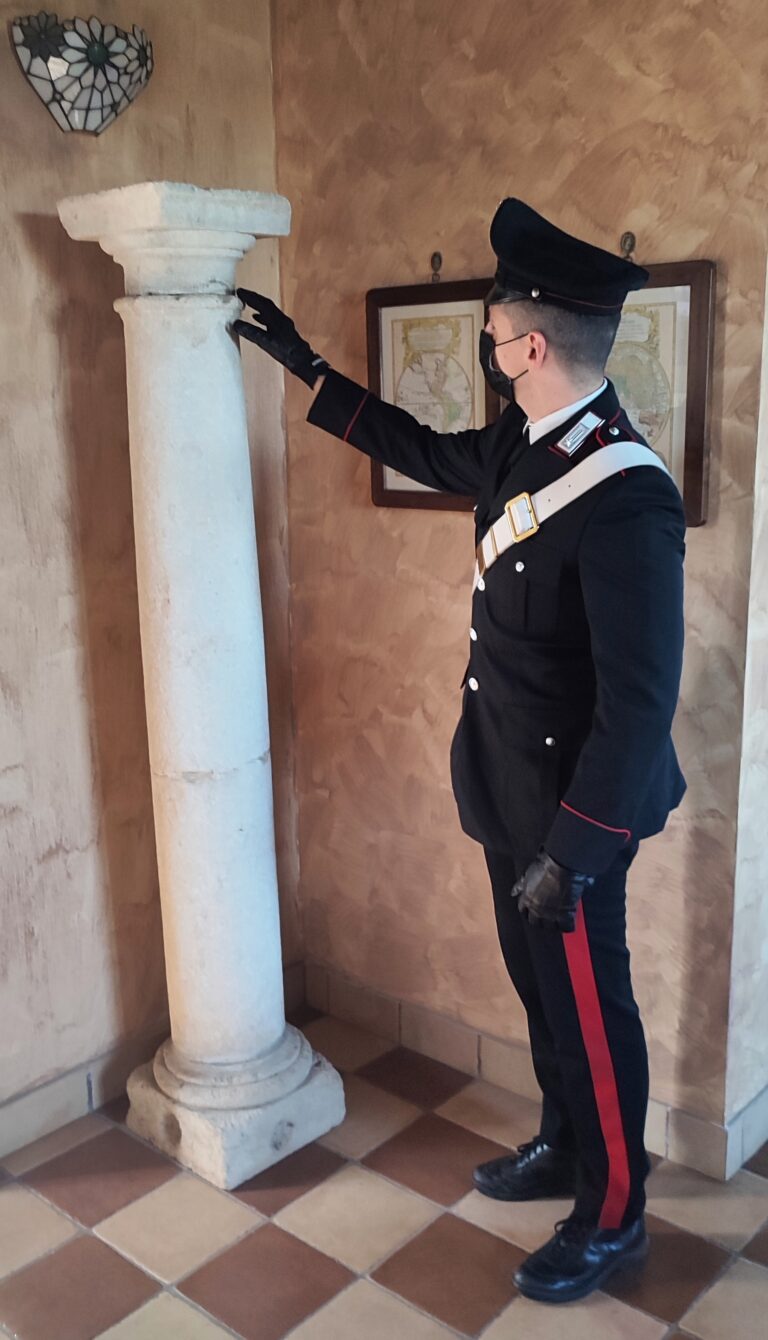 NETTUNO, CARABINIERI TROVANO 3 ANFORE E 1 COLONNA DURANTE UNA PERQUISIZIONE 22 nettuno, carabinieri
