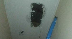 QUARTICCIOLO Casa occupata bucando il soffitto: 56enne nei guai