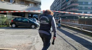 MAGLIANA Spari in strada in pieno giorno: Polizia al lavoro
