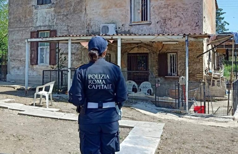 Roma, casa occupata a Settecamini: le forze dell’ordine sgomberano la struttura
