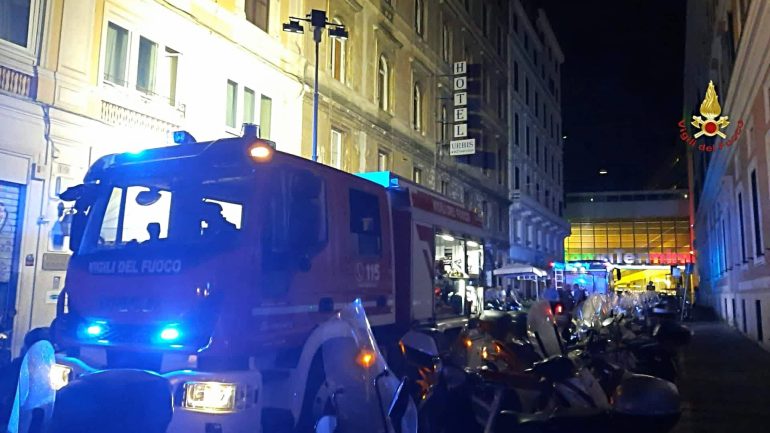 Roma, incendio in Bed and Breakfast: 80 persone sgomberate