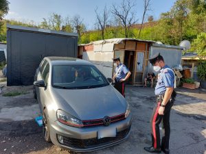 Campo rom Muratella, controlli delle forze dell’ordine: identificate 350 persone
