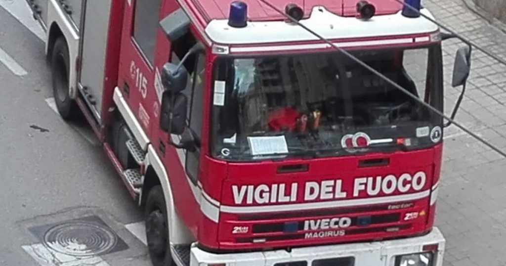 Violento incendio sulla Magliana, 10 auto andate distrutte