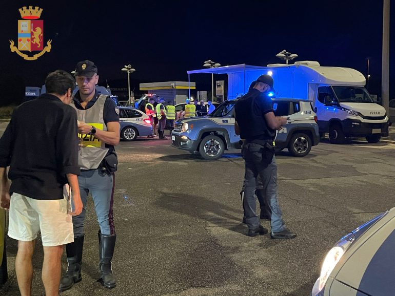 Ostia patenti ritirate, nelle notti del 20 e 21 agosto. Operazione della Polizia. I dati dei controlli