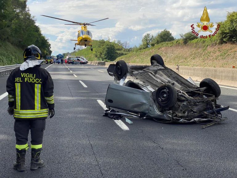 Incidente sull’autostrada A1. Grave una donna