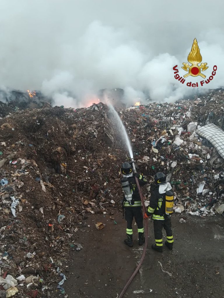 Incendio a Ciampino. L’odore arriva fino al VI Municipio