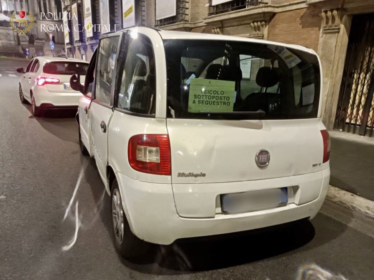 Taxi abusivo ‘pizzicato’ con 3 turisti a bordo. Macchina sequestrata dal corpo di Polizia Municipale